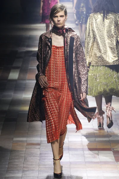 Look 30